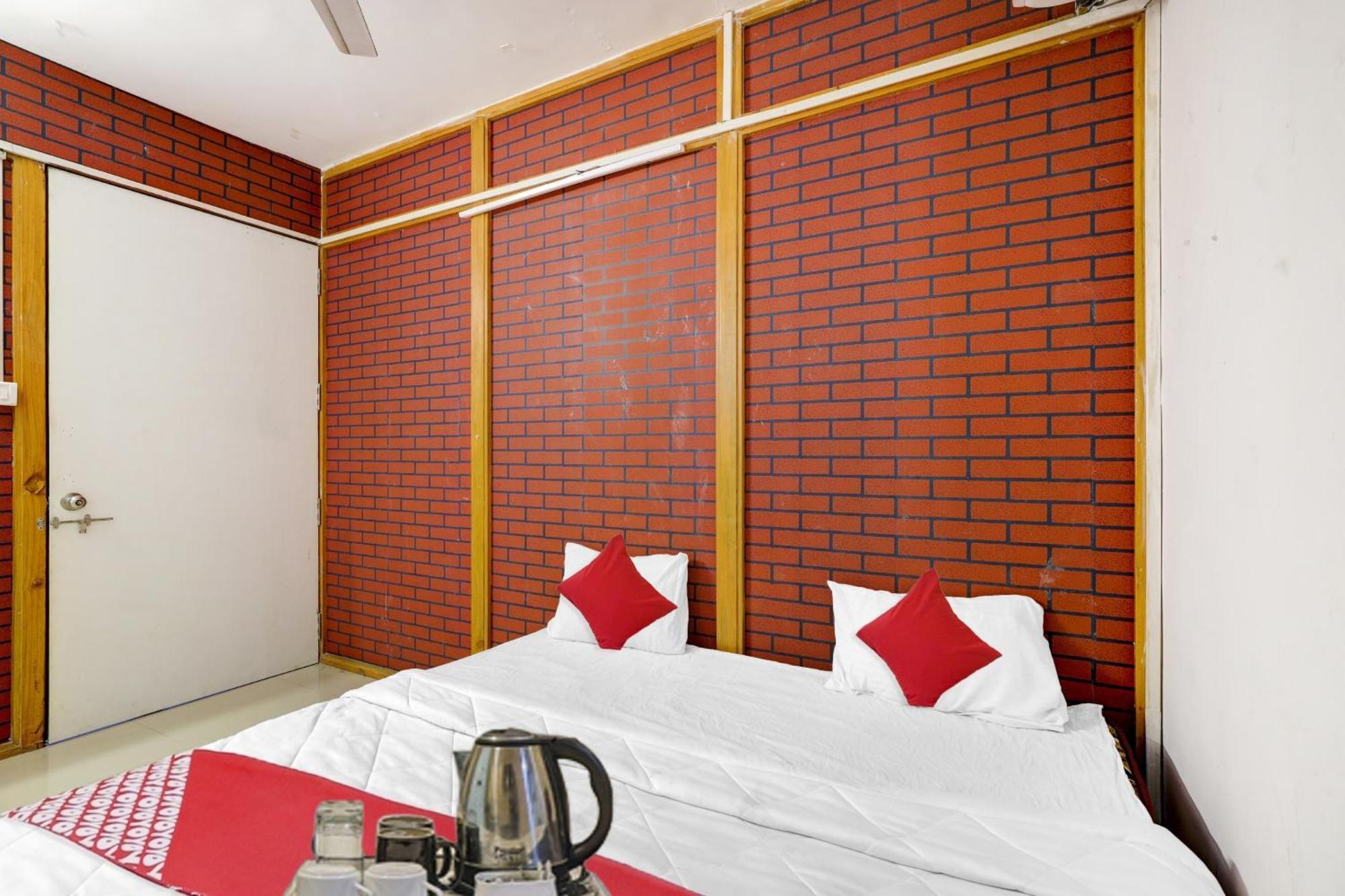 Hotel O Cozy Rooms Сурат Екстер'єр фото